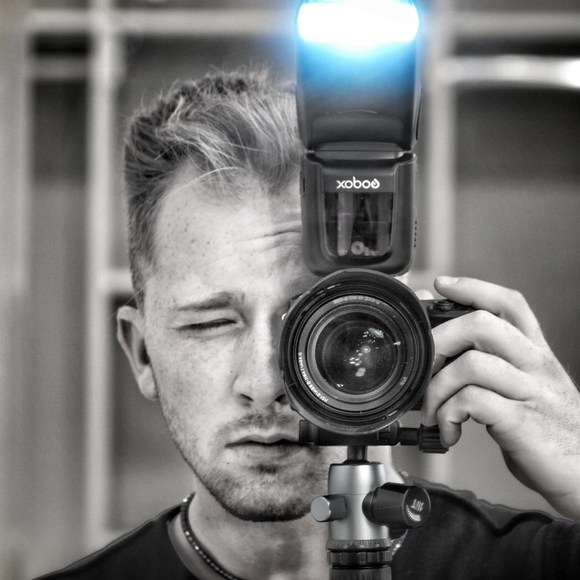 Meet your Posher, Peter - Picture 1 of 1